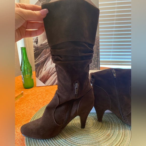 Genuine leather brown suede boots. - Picture 3 of 10